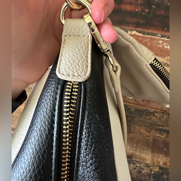 Guess cross body 3 tone purse - Picture 8 of 16